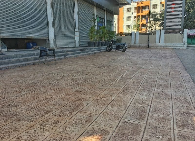 Stamped concrete flooring with a natural stone pattern